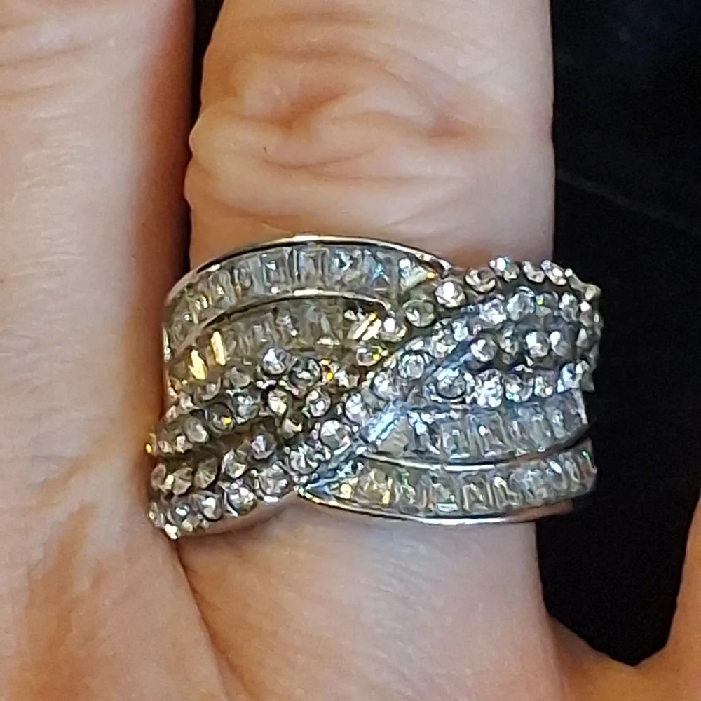 Elegant Silvertone Ring With Princess Square And Round Faux Diamonds 10 1/2
